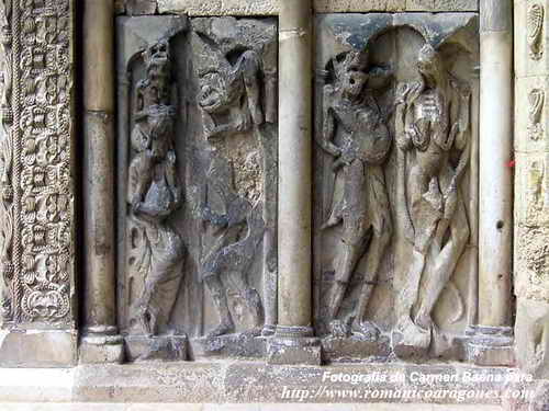 LADO OESTE DEL PORTAL-DETALLE